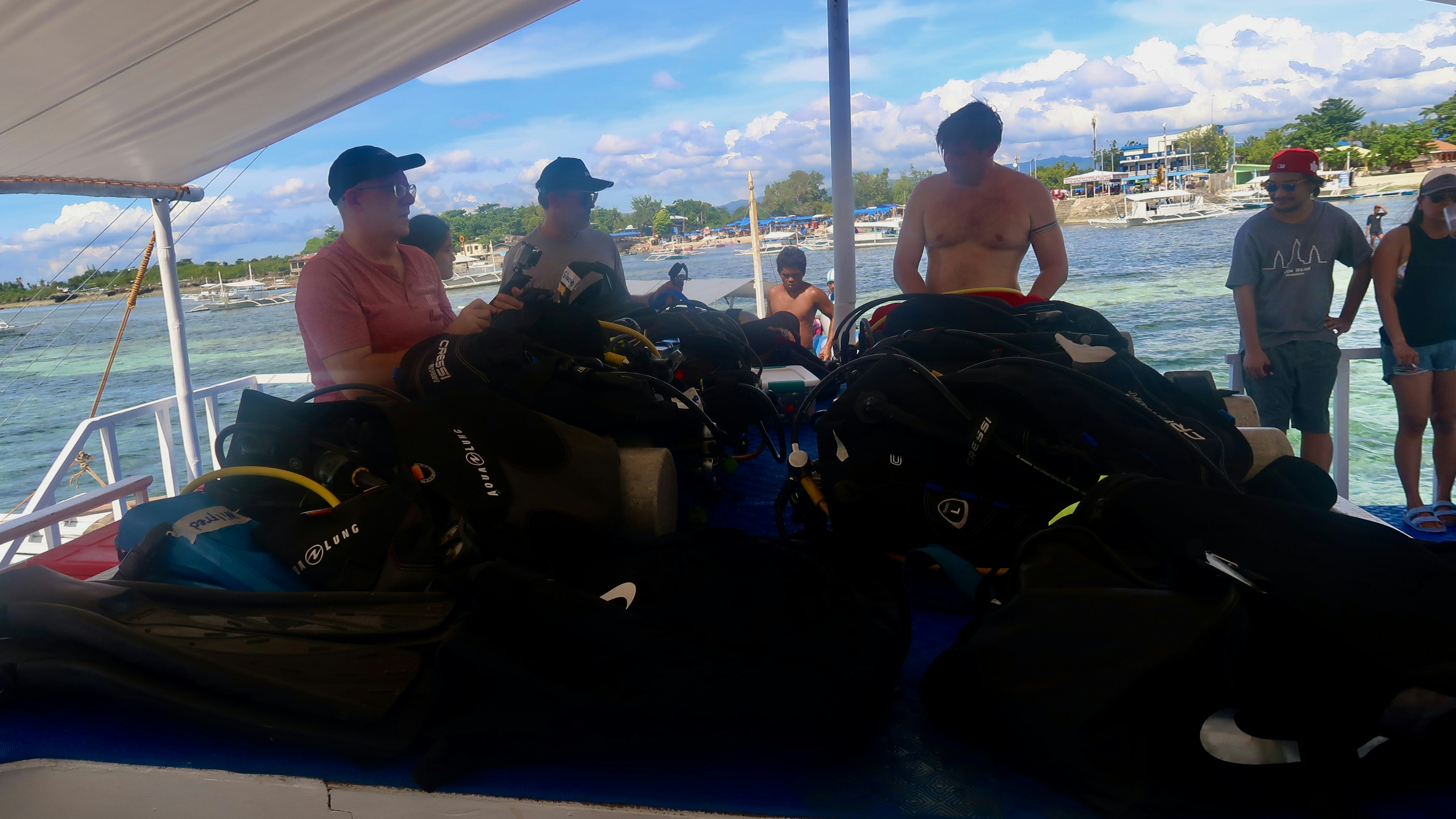 Dive Center with daily diving, education around diving and Island Hopping